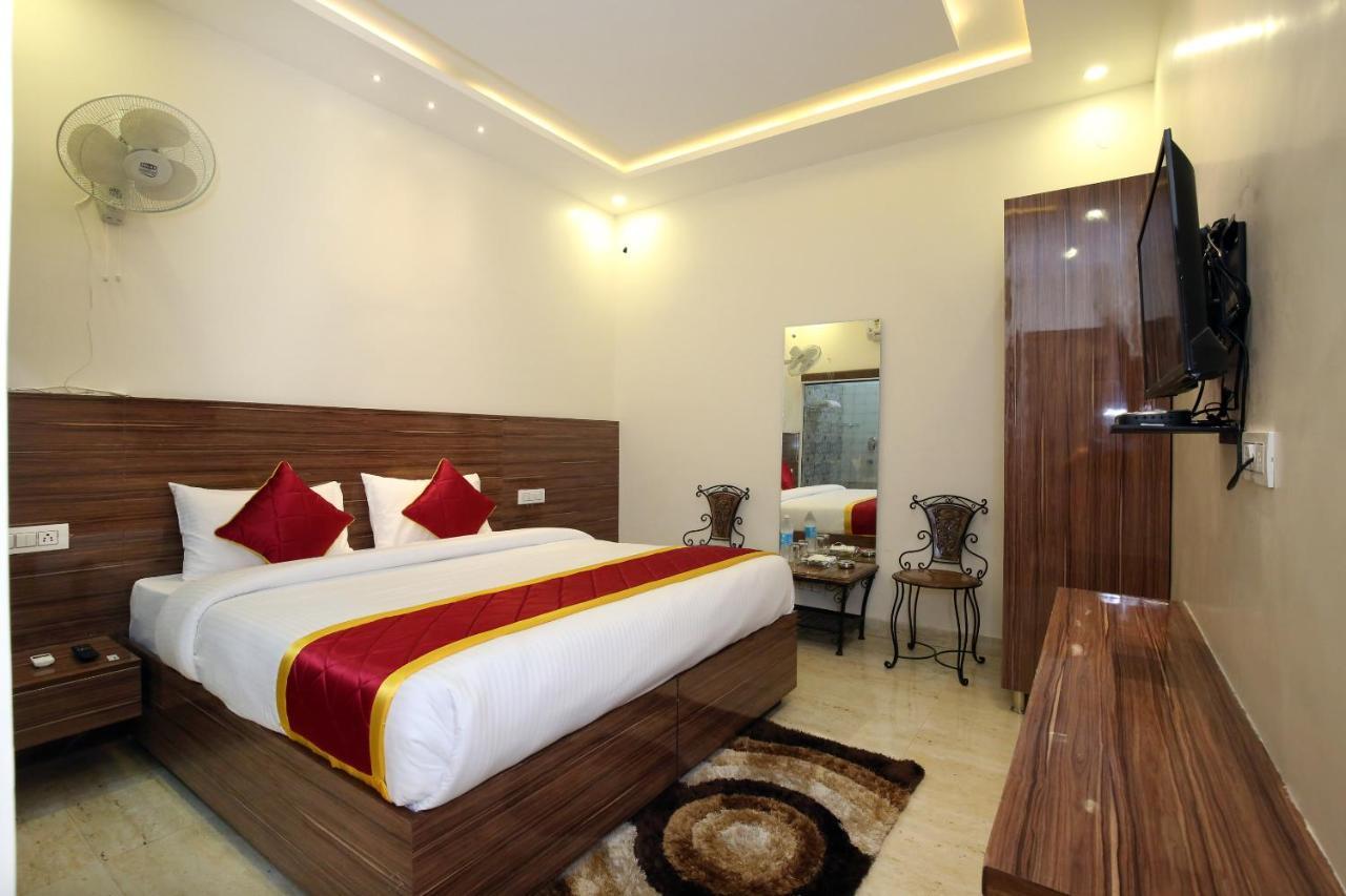 Oyo 9159 Hotel Royal Woodslark Zirakpur Eksteriør bilde